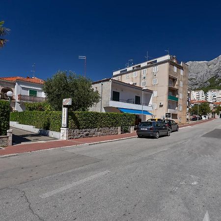 Apartments Carmen Makarska Exterior foto