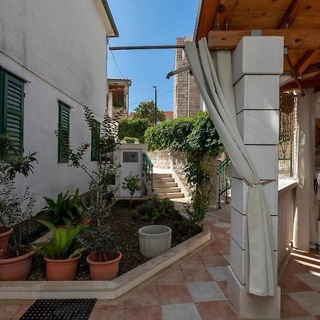 Apartments Carmen Makarska Exterior foto