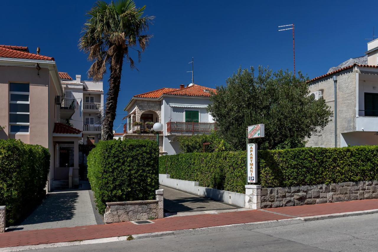 Apartments Carmen Makarska Exterior foto