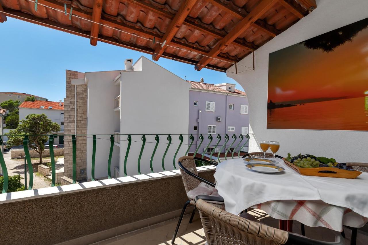 Apartments Carmen Makarska Exterior foto