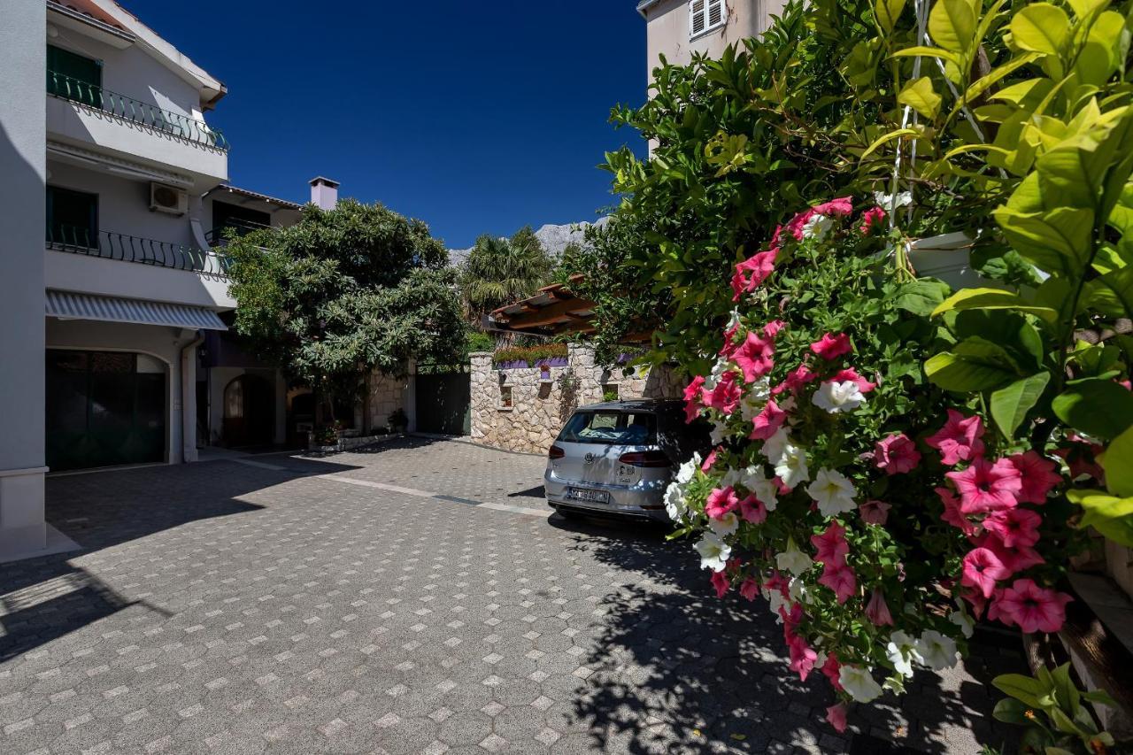 Apartments Carmen Makarska Exterior foto
