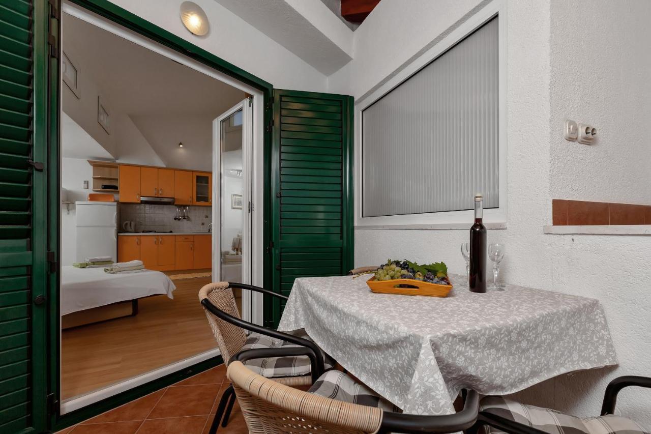 Apartments Carmen Makarska Exterior foto