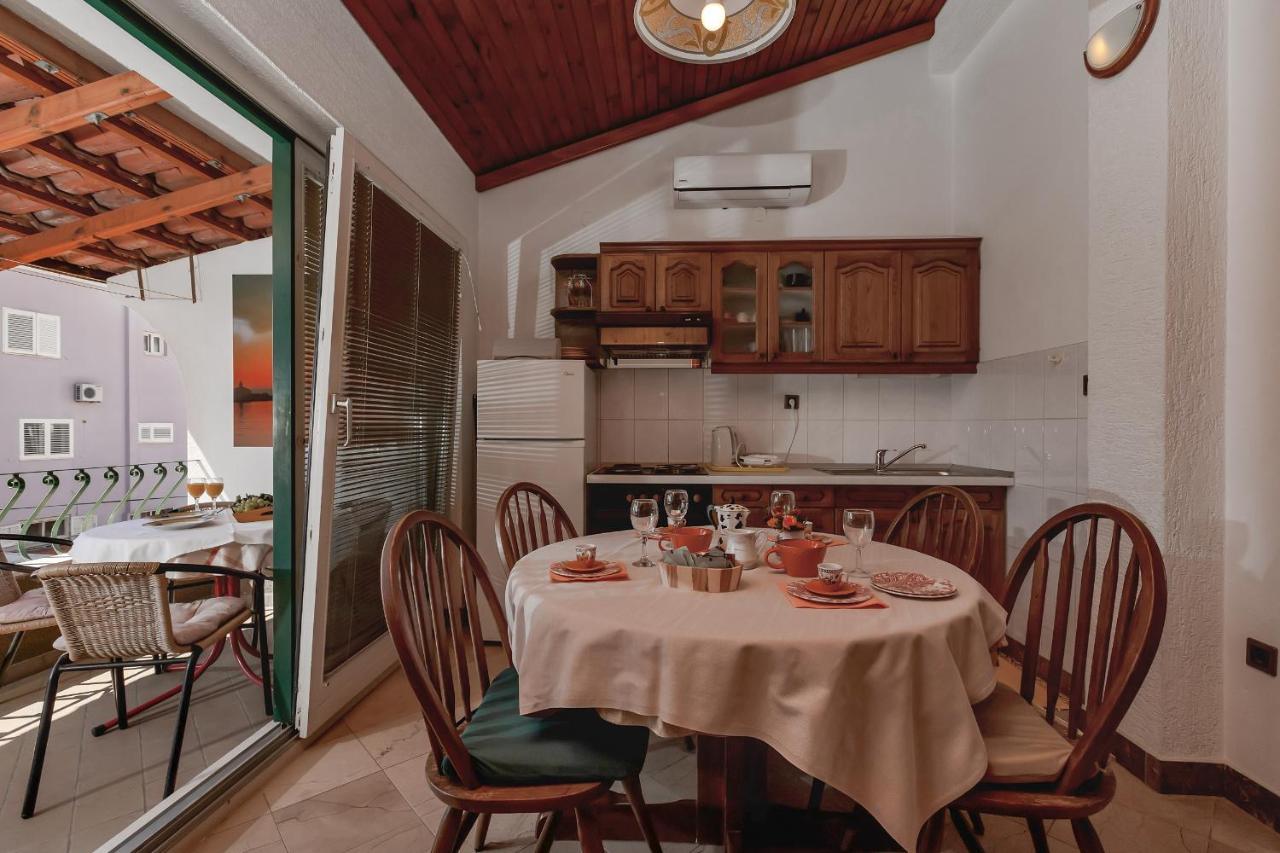 Apartments Carmen Makarska Exterior foto
